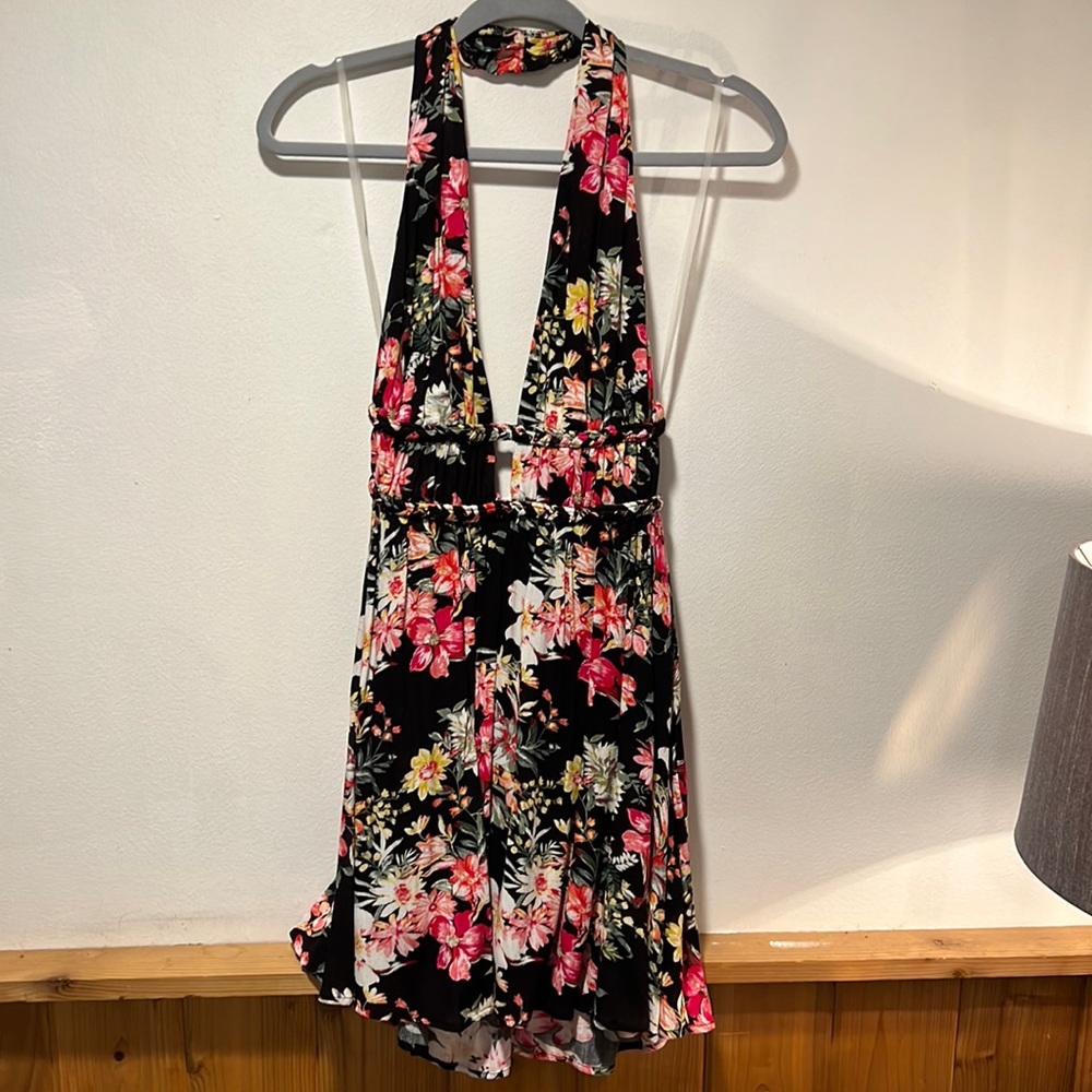 Flower halter top dress never wore. Smoke free pet free home